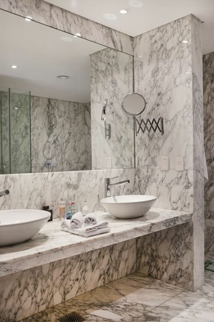 Marmora vannas istaba: apskatiet 36 elegantas vides
