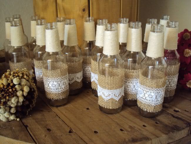Dekorierte Flaschen für Hochzeiten: Sehen Sie sich 10 tolle Ideen an