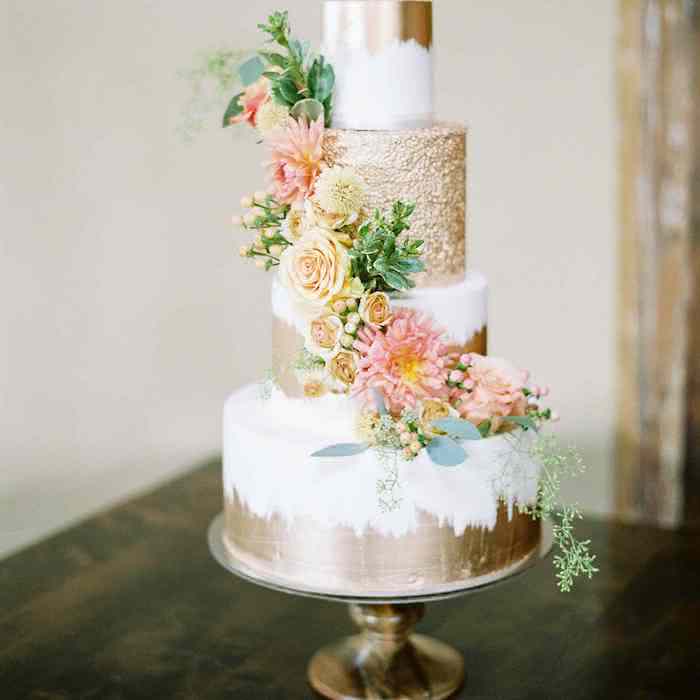 کیک عروسی تزئین شده: نکات را بررسی کنید (+51 عکس)
