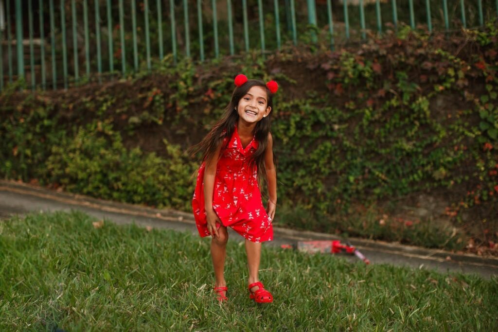 فستان لحفلة الأطفال: 9 نصائح حول كيفية الاختيار
