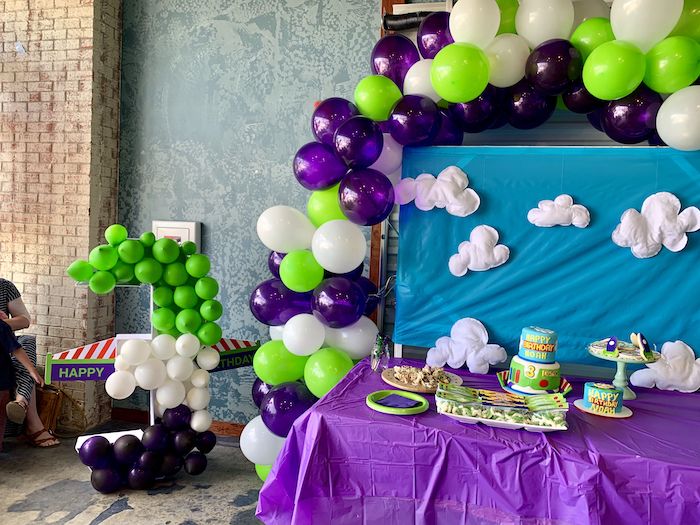 Buzz Lightyear Party: 40 Ruhlandırıcı Dekorasiya İdeyaları