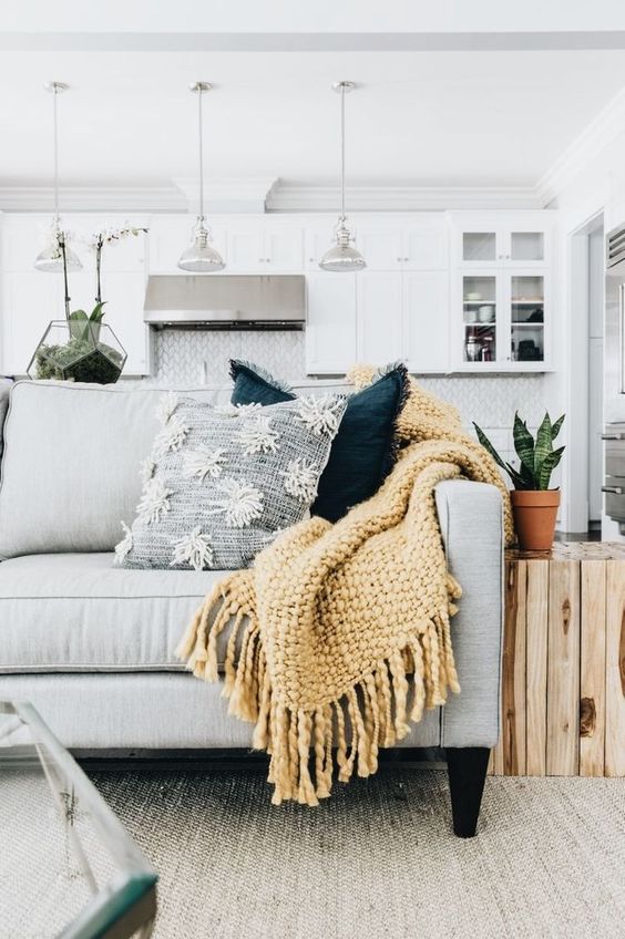 Wie kann man eine Decke auf dem Sofa verwenden? 37 Dekorationsideen